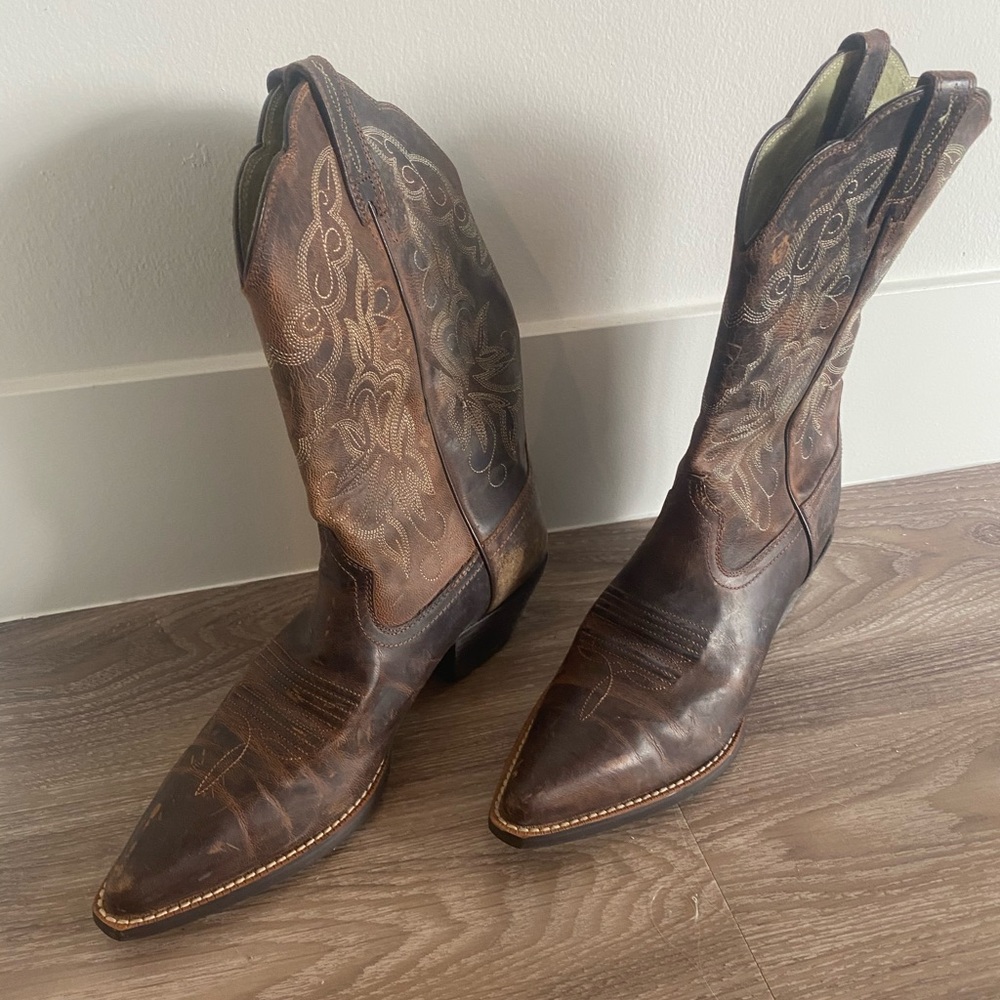 Ariat leather cowboy boots